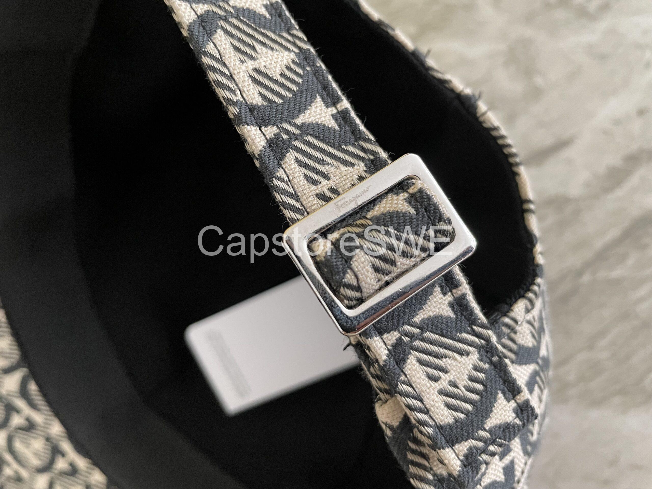 salvatore ferragamo gancini print baseball cap – beige/black salvatore ferragamo gancini print baseball cap – beige/black