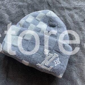 louis vuitton damier knit beanie with pearl lv logo – grey/white